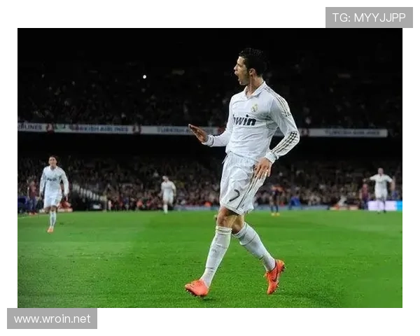 贝林厄姆 vs 齐达内:中场掌控力与气质传承 贝林厄姆 vs 齐达内:中场掌控力与气质传承